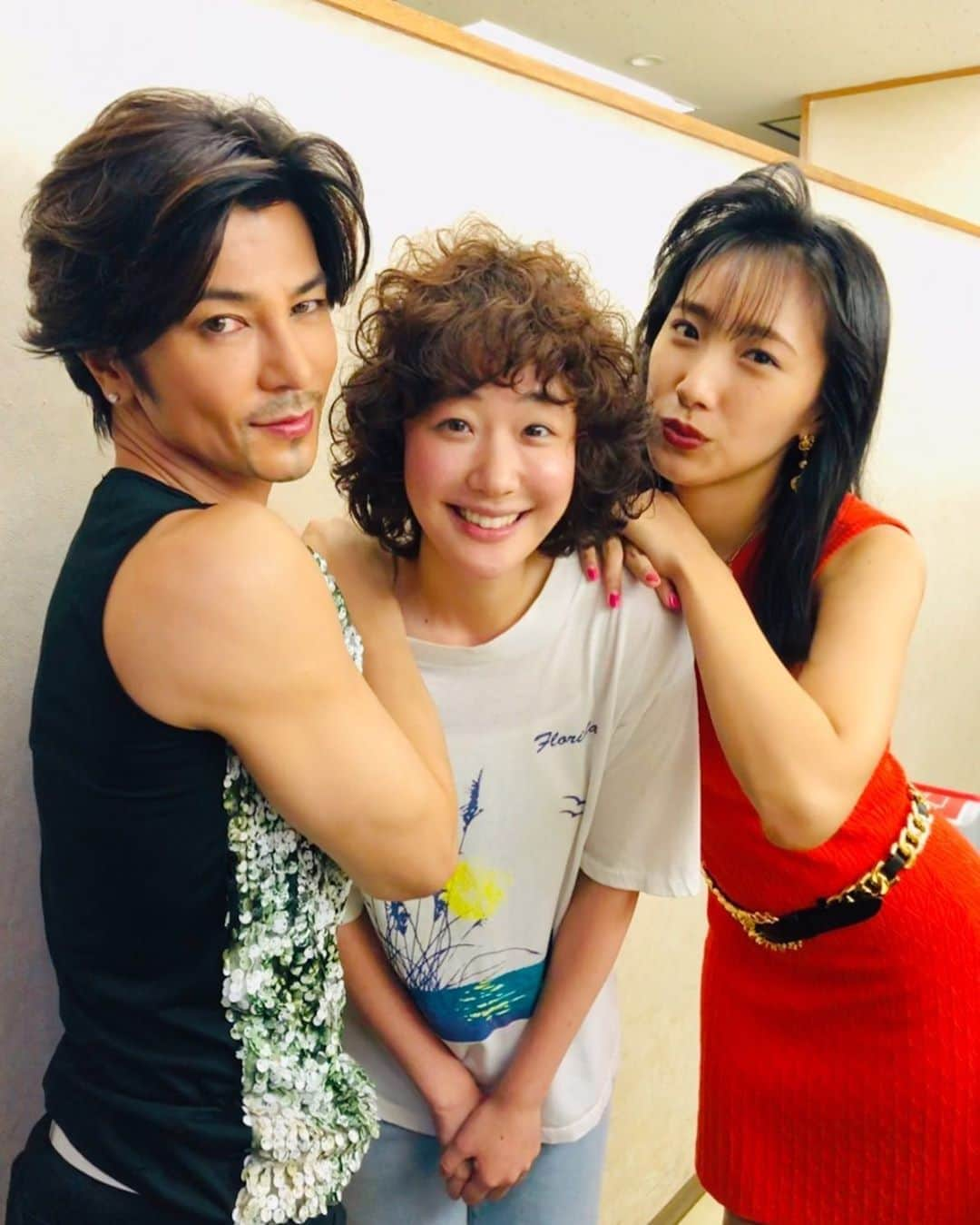 武田真治さんのインスタグラム写真 - (武田真治Instagram)「2019.8.16.『#凪のお暇』第5話、ご覧頂いた皆様ありがとうございました☆ やっと主人公の凪ちゃんに会えました！！ 凪ちゃんがウチで働くことになったから、来週から物語の舞台はスナック・バブル2号店⁈ んなわけないか…あるかも？ 来週もお待ちしてまーすo(^▽^)o #黒木華 さん #中田くるみ さん #武田真治」8月17日 0時21分 - shinji.takeda