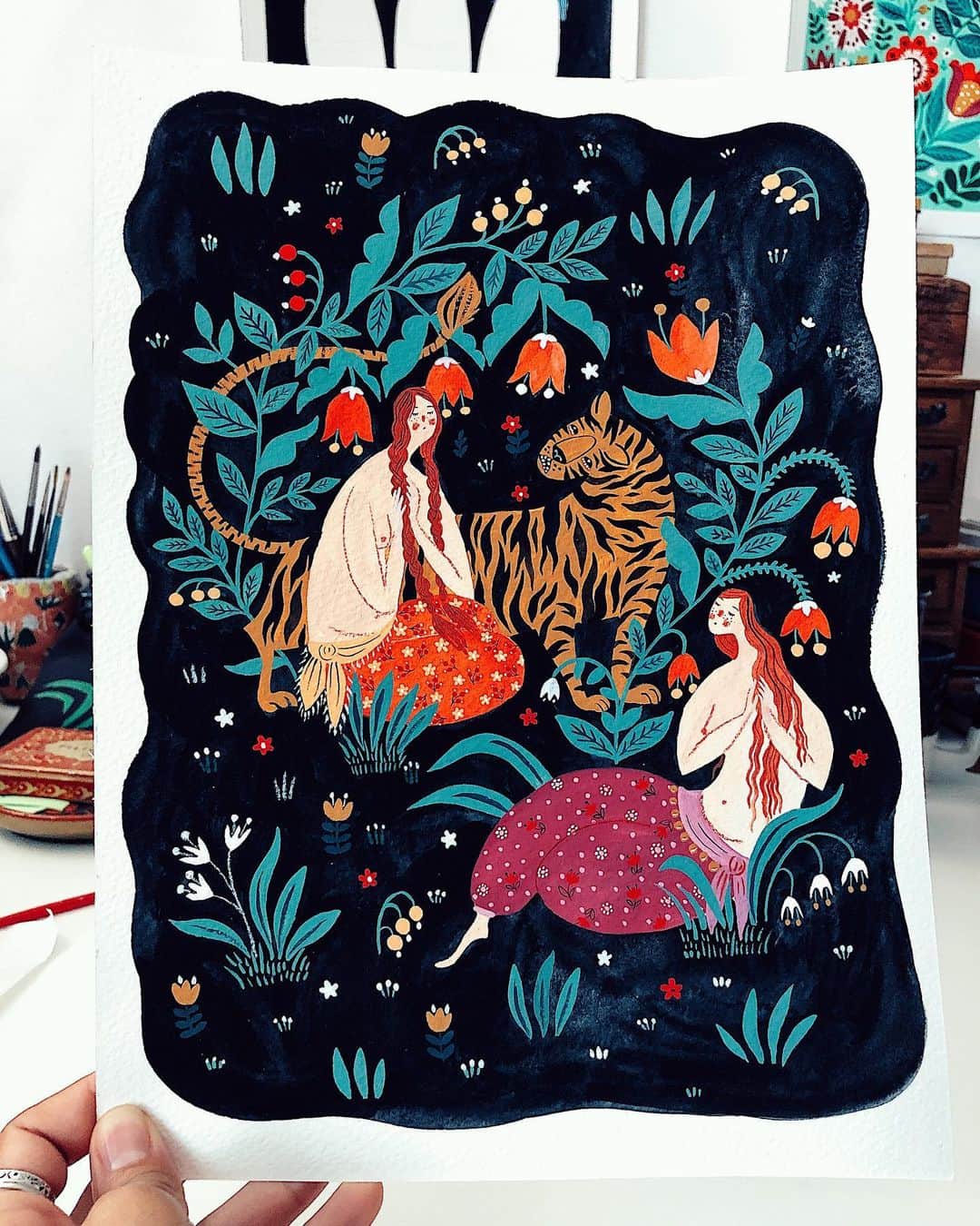 Dinara Mirtalipovaのインスタグラム：「It’s Friday! I’m painting in my home studio and I miss these quiet mornings. I also can’t believe the summer is almost over! We wait for it to come counting days, and when it does - it seems like life is on a fast forward. Soon the school days will begin, my daughter is in 3rd grade, well how did that happen? It still feels like she was born just  yesterday? 😊  This year I made a pledge to find more time for self care, so little quiet moments in the studio is what soothes me the most, with a cup of tea next to me and a few chocolates.」