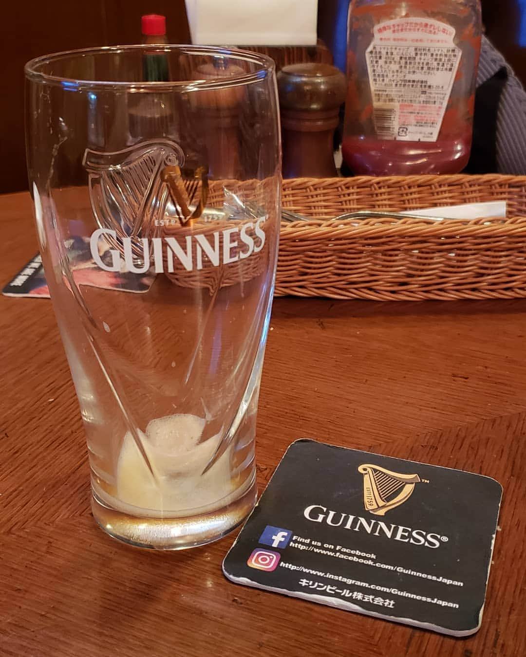 梅田陽子さんのインスタグラム写真 - (梅田陽子Instagram)「日本に帰って、名残惜しくまたバーでGUINNESS。暑い夏はビールが美味しいです。  #おいしいけれどなんか違う#気のせいじゃないよね#ギネス#GUINNESS#ireland#beer#ビール好き#アイリッシュバー#バー#れいかさんと」8月17日 0時19分 - yokoumeda