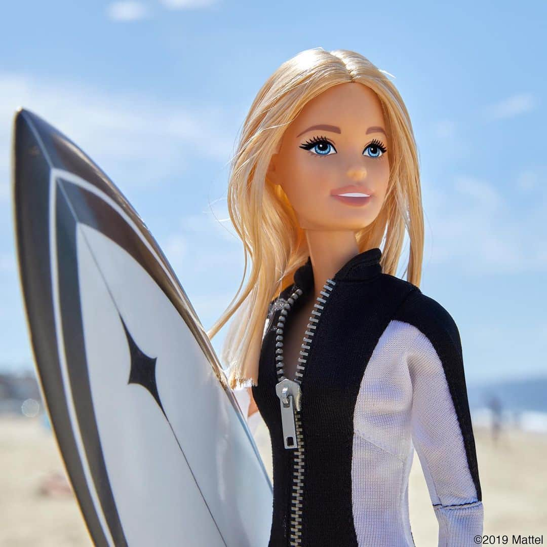 バービーさんのインスタグラム写真 - (バービーInstagram)「Checking the waves...you never know what's rolling in. 🌊#barbie #barbiestyle⁠」8月17日 0時20分 - barbiestyle