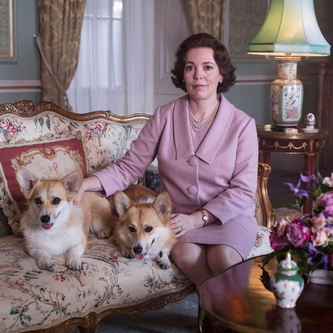 British Vogueさんのインスタグラム写真 - (British VogueInstagram)「This week, @Netflix finally confirmed the release date for the highly anticipated third season of #TheCrown, starring #OliviaColman as Queen Elizabeth II and #HelenaBonhamCarter as #PrincessMargaret. Click the link in bio for everything you need to know about the next instalment of the lavish period drama – from the plot to the cast – and to watch a teaser featuring #TheFavourite star in full regalia as #QueenElizabeth II.」8月17日 0時39分 - britishvogue