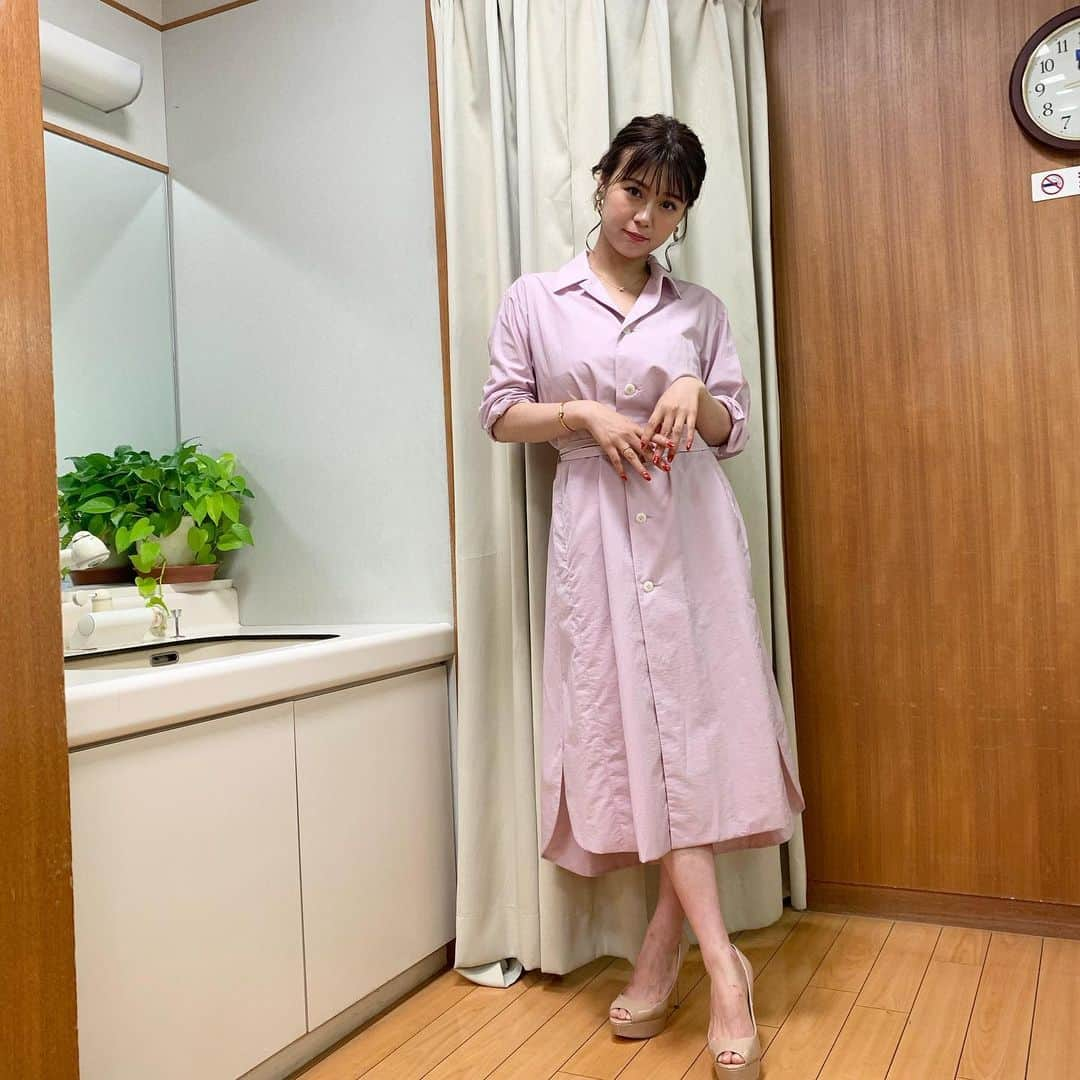 TBS「ビジネスクリック」さんのインスタグラム写真 - (TBS「ビジネスクリック」Instagram)「本日の衣装は#naokitakizawa デザインのものでした😳✨ ピンクのシャツワンピースがとてもクールな着こなしです‼️ 色も華やかで素敵です☺️💕 #ビジネスクリック #ビジクリ  #tbs #井口綾子」8月17日 0時45分 - business_click