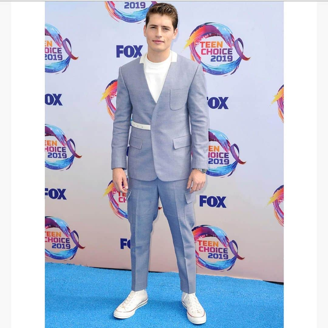 グレッグ・サルキンさんのインスタグラム写真 - (グレッグ・サルキンInstagram)「Thank you @teenchoicefox for the nomination and also allowing me to present.  Also, thank you to everyone who showed up to support. The great part about being a “teen” or member of the younger generation is, we have the ability to change the future for the next generations to come. So let’s make this world a better place.  Be kind to each other & continue trying to be the best version of yourself.  Wearing @victorli  Styled by @mrmontyjackson  Hair by @josephmhair  First Photo by: Richard Shotwell.」8月17日 0時52分 - greggsulkin