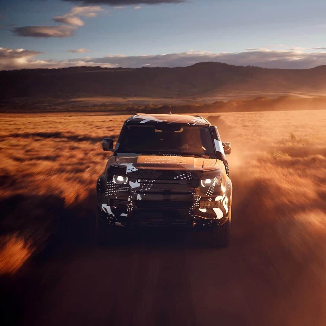Land Roverさんのインスタグラム写真 - (Land RoverInstagram)「Ensuring new #DEFENDER meets the highest possible standards has taken thousands of hours of testing around the world - but we’ve relished every minute of it. Tap the link in our bio to stay updated.  #LandRover #LandRoverDefender #NewDefender #OffRoad #4x4 #Testing #Carsofinstagram #Best4x4xFar #TeamDefender #Mud #Mudding #Forest #Woodland #Instacar #SUV #CarLifestyle #Adventure #Adventuring」8月17日 1時01分 - landrover