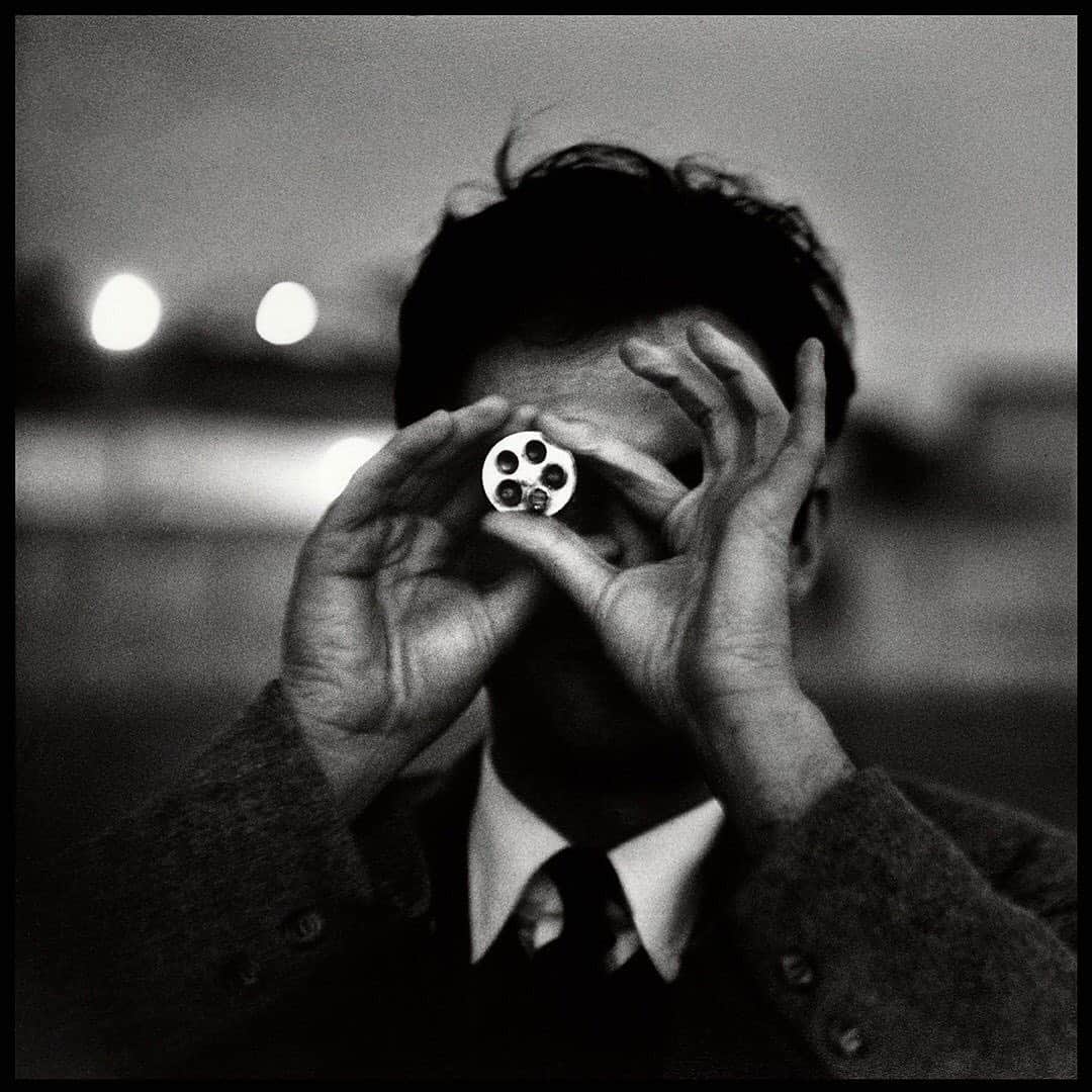 デビッドヤーマンのインスタグラム：「The art of seeing. One of the most influential photographers of the 20th century, Ernst Haas had a different way to looking at the world. Featured in our Fall campaign, Haas’s images pushed the boundaries of his craft. #linkinbio #DavidYurman  Photo © Elliott Erwitt/Magnum Photos」