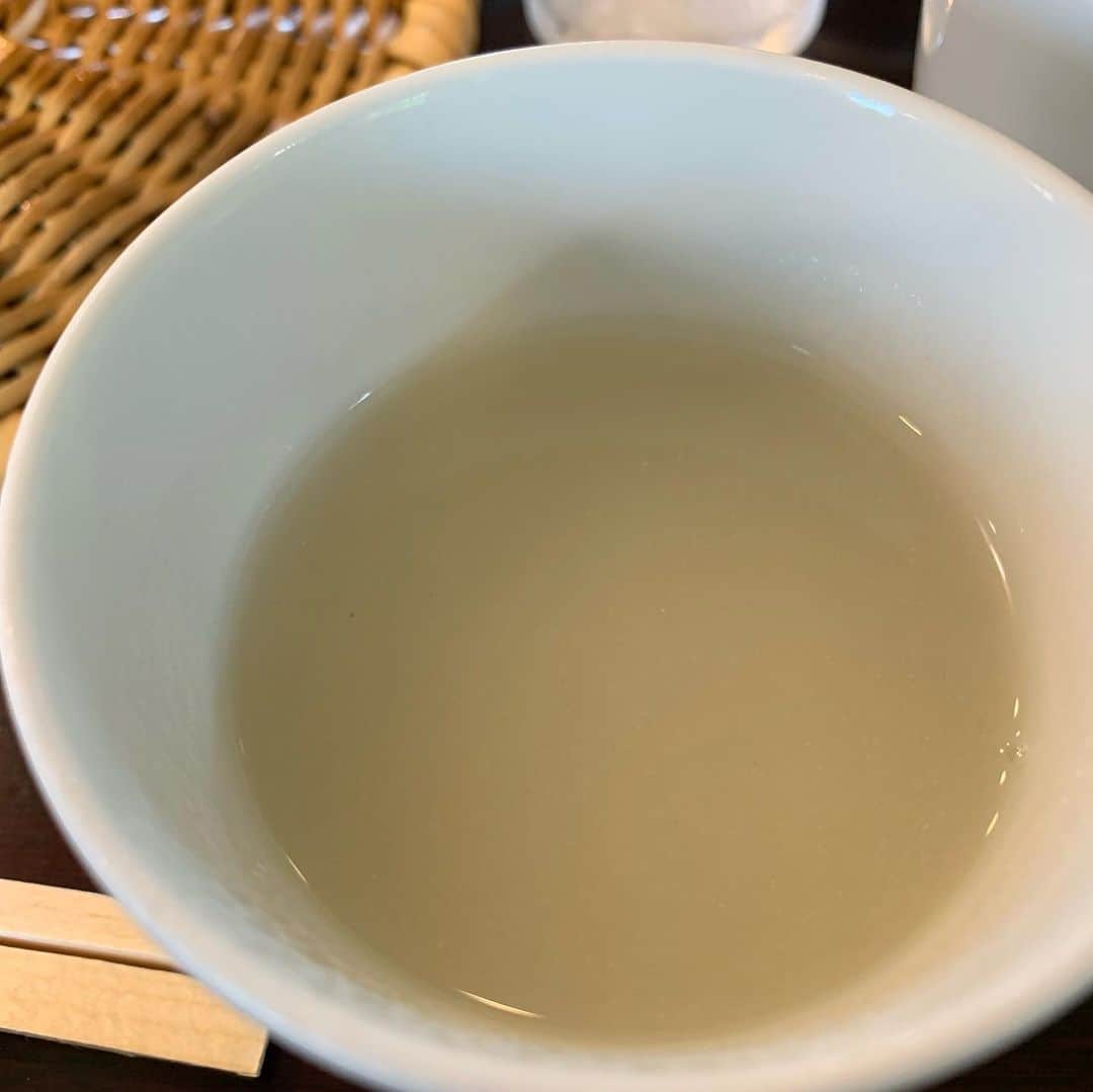 広崎うらんさんのインスタグラム写真 - (広崎うらんInstagram)「松本の蕎麦美味しかった！てか水が素晴らしく美味しいので、つゆにつけず水にくぐらせて食べた。そこらじゅうに湧き出る、流れる水が素晴らしい😍✨ #信州 #信州そば #山がた #浅田」8月17日 10時46分 - uranhirosaki