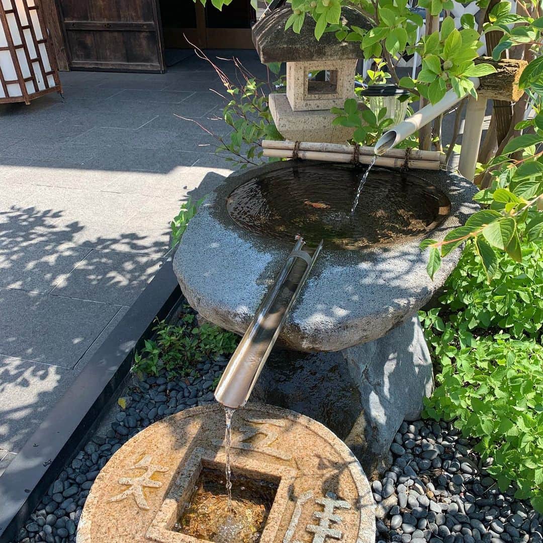 広崎うらんさんのインスタグラム写真 - (広崎うらんInstagram)「松本の蕎麦美味しかった！てか水が素晴らしく美味しいので、つゆにつけず水にくぐらせて食べた。そこらじゅうに湧き出る、流れる水が素晴らしい😍✨ #信州 #信州そば #山がた #浅田」8月17日 10時46分 - uranhirosaki
