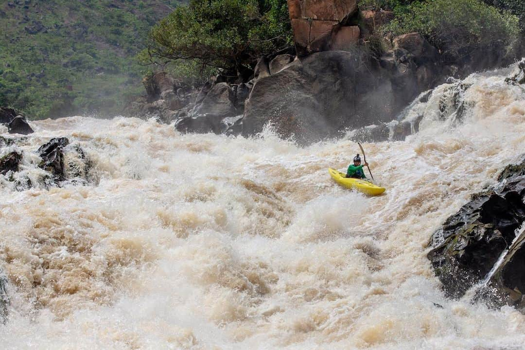 マイケル・ドーソンさんのインスタグラム写真 - (マイケル・ドーソンInstagram)「Riding the lightning 🌩 . . .  #tb #angola #summervibes #adventure 📸 @dewet_yak」8月17日 10時47分 - mrmikedawson