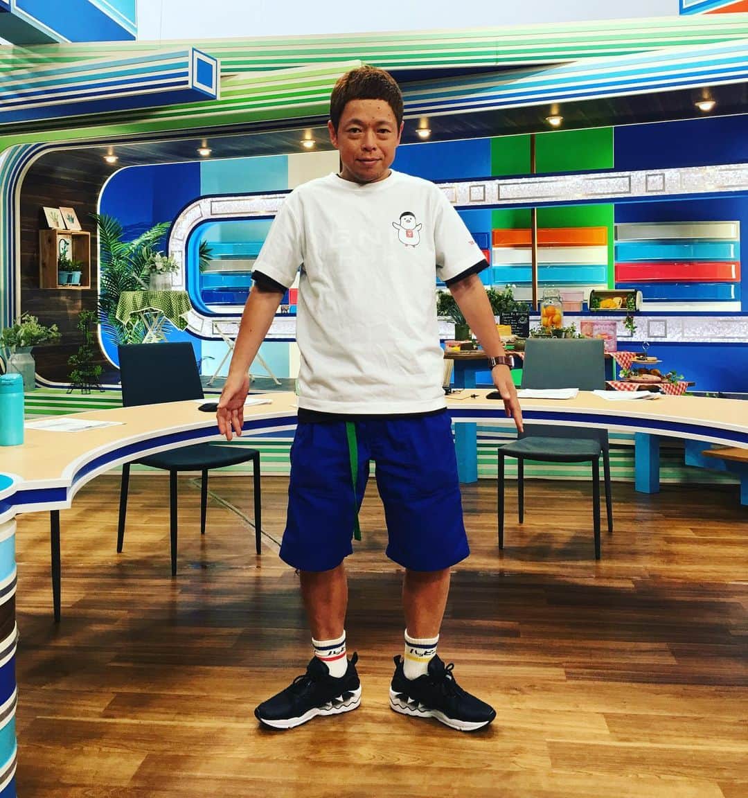 のインスタグラム：「本日ヤッホー終わり稲佐の浜へゴミを消滅させるべく13時に出現します🕊 そののちたけだバーベキューのバーベキューやサンセットイベントなどありデス 足元はMIZUNO WAVE RIDER1 全体的黒でソール白はパキっとしていいですね」