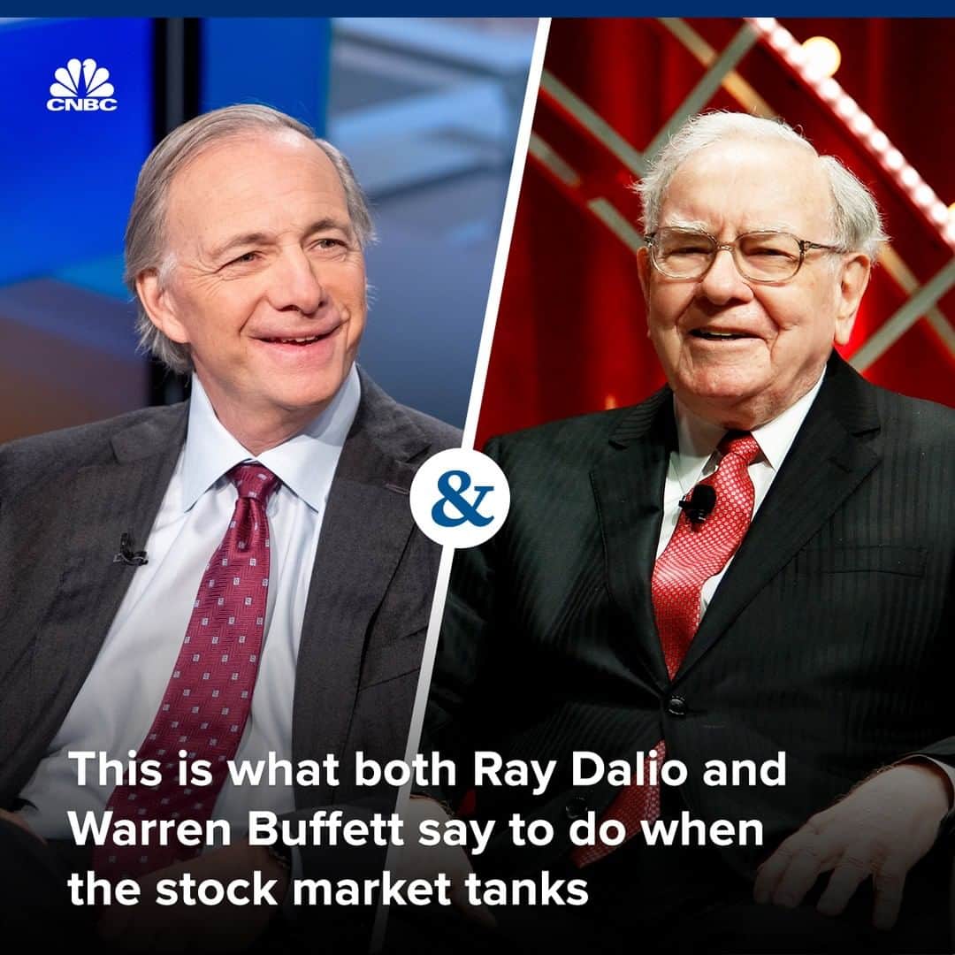 CNBCさんのインスタグラム写真 - (CNBCInstagram)「The market has had a shaky couple of weeks, to say the least.⁠ ⁠ But even as stocks are seeing red, take advice from some of the richest men in the world: Don’t panic.⁠ ⁠ Both Berkshire Hathaway CEO Warren Buffett and Bridgewater Associates founder Ray Dalio say that though it’s tempting to sell your shares when the market drops, giving into your fears isn’t a smart strategy.⁠ ⁠ “You can not possibly succeed that way,” Dalio said.⁠ ⁠ Do you agree with the billionaires?⁠ ⁠ For more advice from Dalio and Buffett, visit the link in bio. (With @CNBCMakeIt)」8月17日 11時00分 - cnbc