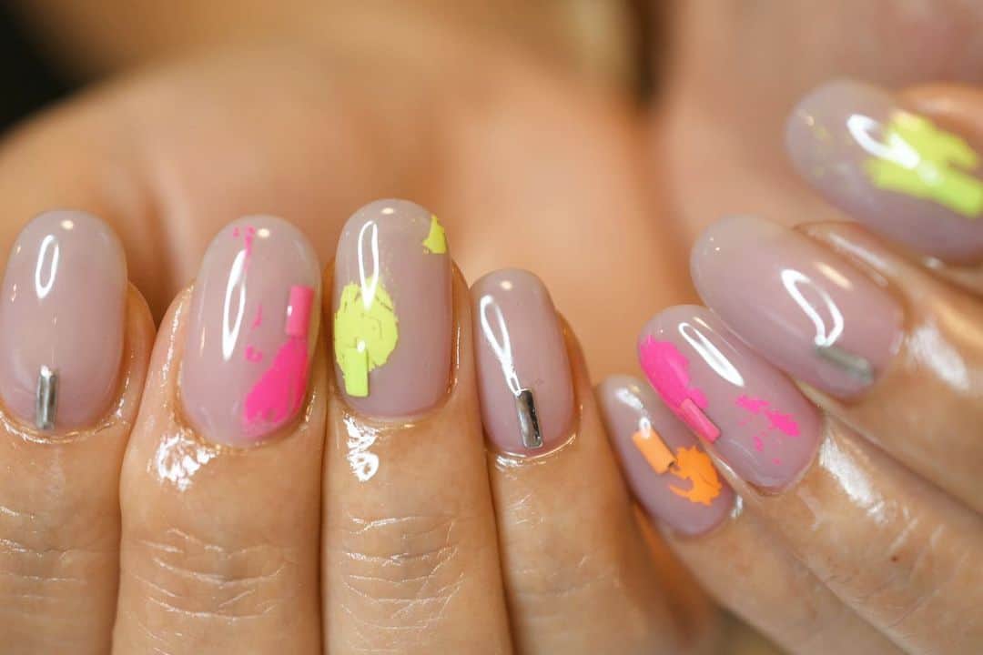 Yuka Maeda ::manicurelistのインスタグラム：「. . 大阪市北区 梅田.中崎町.駅から徒歩7分🚶‍♀️ CADENAS nail eyelash  マツエクアカウント @cadenaseyelash LINE:@ cadenas 🆔検索🙋‍♀️ tel:06-4792-8617. cadenas.nail@gmail.com. . #ネイル #ジェルアート #大人かわいい #梅田ネイル #堂山町 #大人ネイル #個性派ネイル #クリアネイル #ジェルネイル #nail #notd #ニュアンスネイル #instanail #ワンカラー #夏ネイル  #ネイルデザイン #ongels #美甲 #osaka  #ジェルデザイン #cadenas #指甲 #spring #Insatnails #fashion #シアーネイル #うる艷ネイル #トレンドネイル  #neon #neonnails」