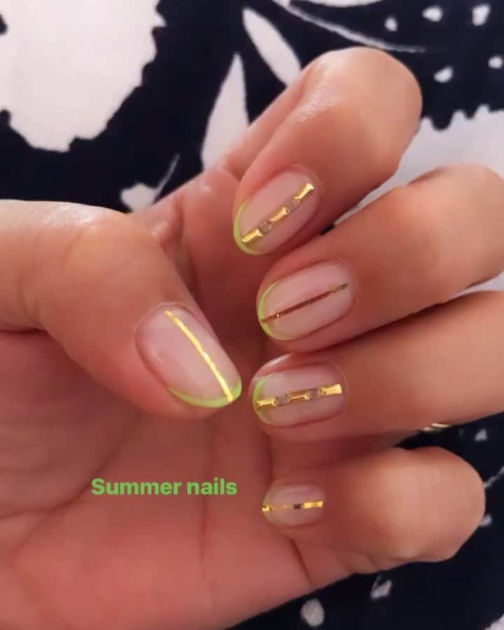 のインスタグラム：「#summernail # #久々デザインネイル #テンション上がる ルミさんありがとう❤️😊」