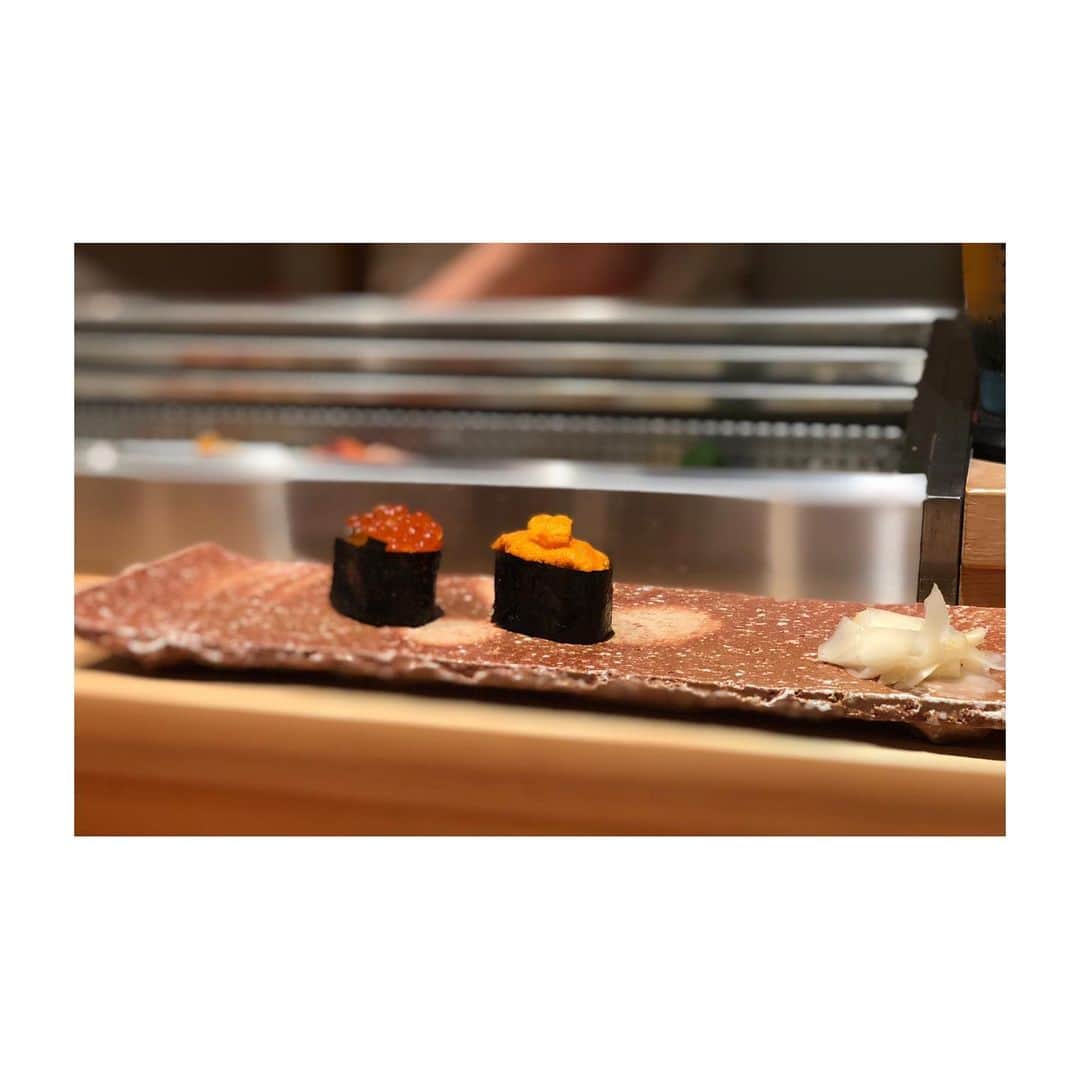 永楠あゆ美のインスタグラム：「私の夏休み！ 美味しいお寿司屋さんへ🍣 海の恵みに感謝。幸せ！  #sushi #いくら #うに #夏休み」