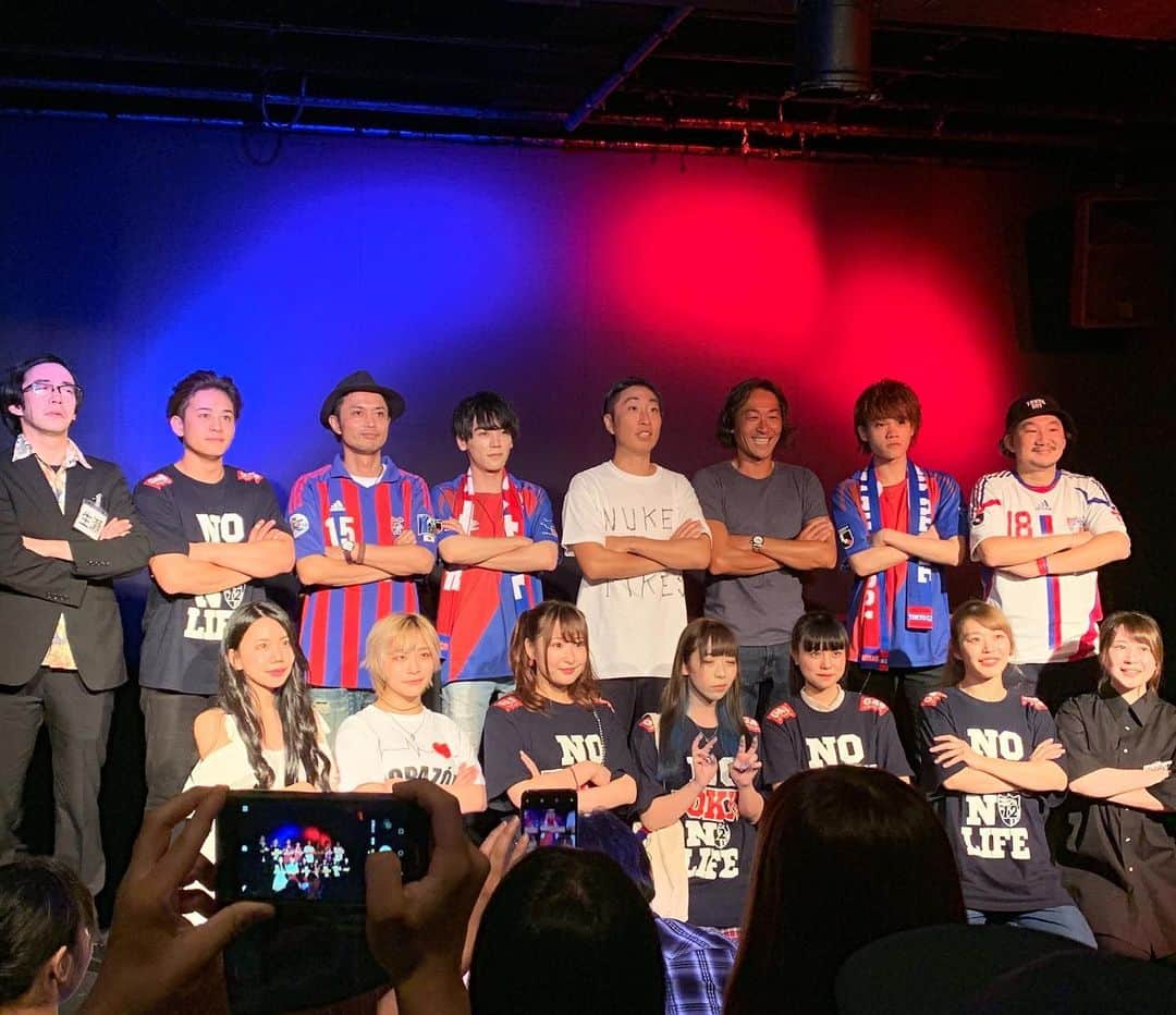 植田朝日のインスタグラム：「昨日は劇団コラソン 「ユルネバ」2日目。  日替わりゲストの石川ナオくんとゆってぃを交え集合写真をパチリ。  本日は12時からと15時半からのダブルヘッダーで〜す。  本編より激アツな俺の前説は開演10分前で〜す！w  #劇団コラソン #ユルネバ #石川直宏 #ゆってぃ」