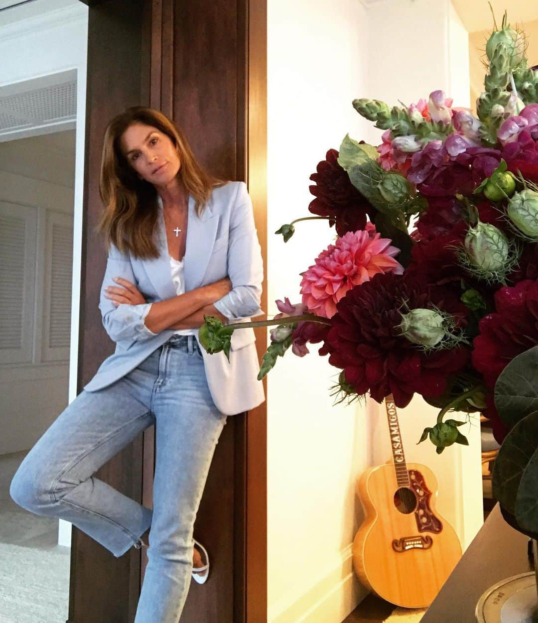 シンディ・クロフォードさんのインスタグラム写真 - (シンディ・クロフォードInstagram)「Off to dinner in denim...」8月17日 11時23分 - cindycrawford