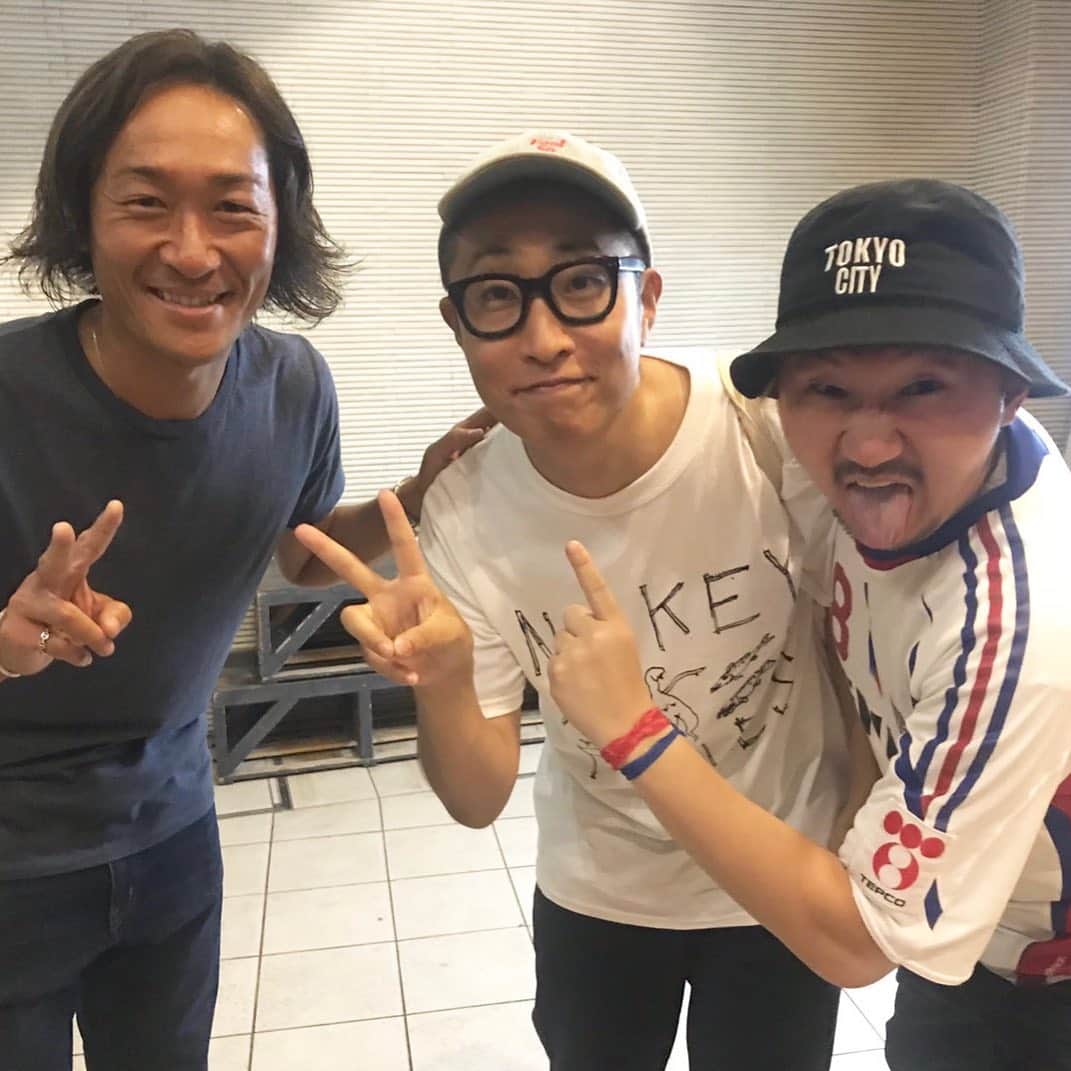 植田朝日のインスタグラム：「🔵🔴﻿ ﻿ 昨夜の劇団コラソン 「ユルネバ」2日目。﻿ ﻿ 日替わりゲストの石川ナオくんとゆってぃとパチリ。﻿ ﻿ 無茶振りの対応ありがとね〜！w﻿ ﻿ #tokyo12 #ユルネバ #石川直宏 #ゆってぃ」