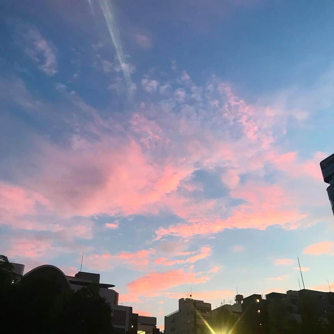 丸山敬太さんのインスタグラム写真 - (丸山敬太Instagram)「昨日の空  なにかが大きく変わろうとしてる  そんな夏の終わりの始まり。  秋には色んな事がはっきり分かれて行く気がするから、  ぼやぼやしないで、全力で良き方へ変わりたいと思う。」8月17日 11時43分 - keitamaruyama