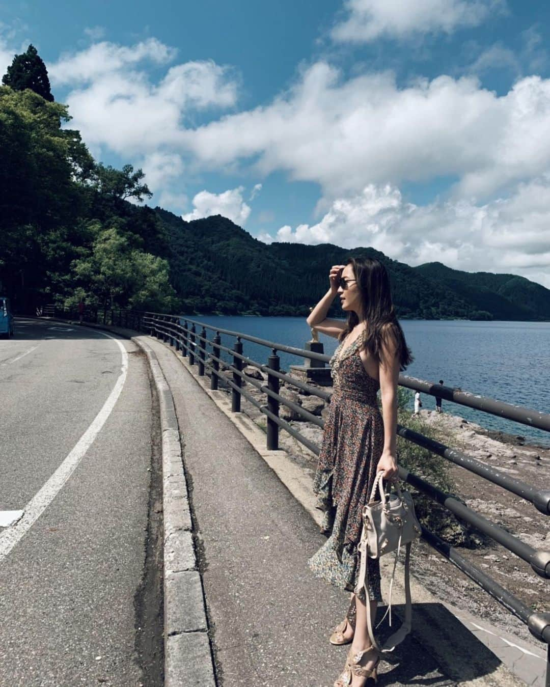 樋口千紗さんのインスタグラム写真 - (樋口千紗Instagram)「Lake Tazawa part 2✌ . 魚がぎょーさんおんねん。見える？ . #田沢湖 #湖 #laketazawa #秋田 #秋田デート #自然 #車デート #デートコーデ #夏休み #バケーション #ミスコン #ladyuniversejapan #レディユニバースジャパン」8月17日 11時35分 - chisa.higuchi