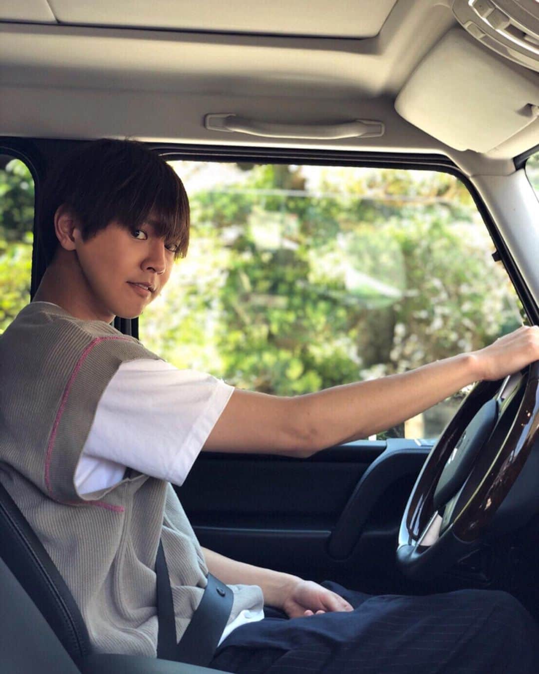 のインスタグラム：「天気が良いとドライブしたくなるね。﻿ ﻿ どこに行きたい？﻿ ﻿ #午前0時キスしに来てよ﻿ #12月6日公開 #映画0キス ﻿ #0キス  #0kiss #綾瀬楓 ﻿ #夏 #ドライブ」
