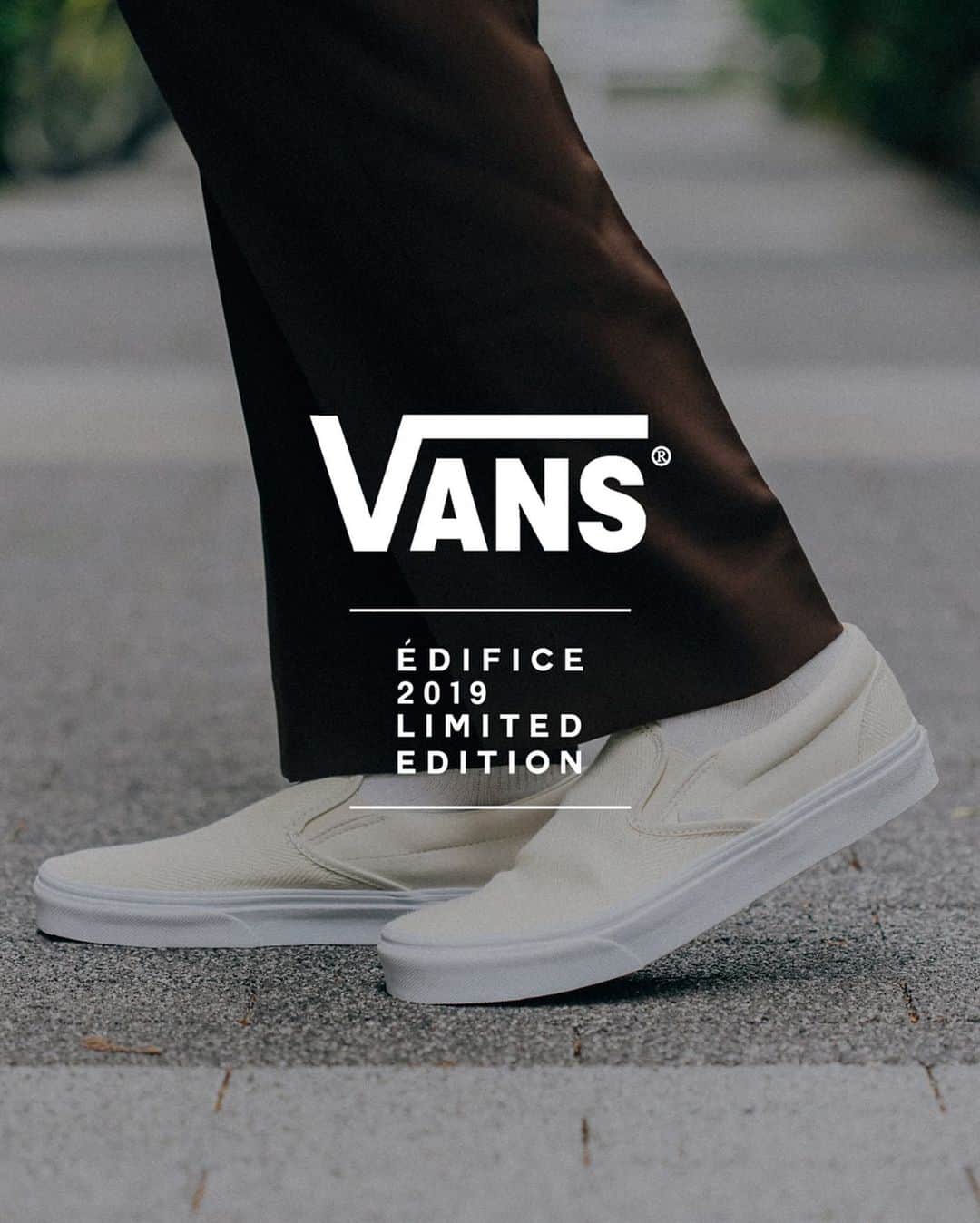 のインスタグラム：「【VANS Slip-On】﻿ - Herring bone 販路限定モデル -﻿ ﻿ 元々は"ERA"の改良版として登場し、脱ぎ履きの楽さ等からサーファーの間で大流行となった"CLASSIC SLIP-ON"。 ﻿ ﻿ モノトーンで統一されたヘリンボーンファブリックのクラシックな雰囲気のあるカラーリングはコーディネートに取り入れやすい形となっています。﻿ ﻿ 日本国内ではEDIFICEでしか手に入らない、ファンのみならず1足は確実に押さえておきたい販路限定モデルです。﻿ ﻿ ﻿ ﻿ Shoes : 【VANS】¥7,000+tax﻿ ﻿ ﻿ ﻿ ﻿ ﻿ ﻿ ﻿ #edifice #vans #classicslipon #vanslover #shoesaddict #shoestagram #kicks #kickstagram #shoeslovers #shoesaholic #shoefashion #sneakeraddict #sneakerheads #mensshoes #mensfashion #mensstyle #menwithclass #menwithstyle #dapper #dapperman #dapperstyle #エディフィス #販路限定モデル」