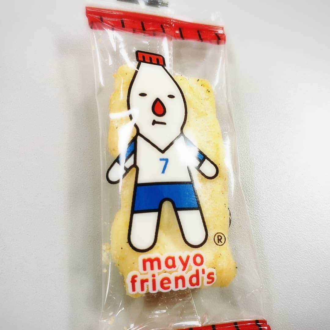 岡本真夜さんのインスタグラム写真 - (岡本真夜Instagram)「親近感😃  #お菓子 #おかき #マヨネーズ #ケイタリング #おやつ #snack #mayonnaise」8月17日 12時09分 - mayookamoto510