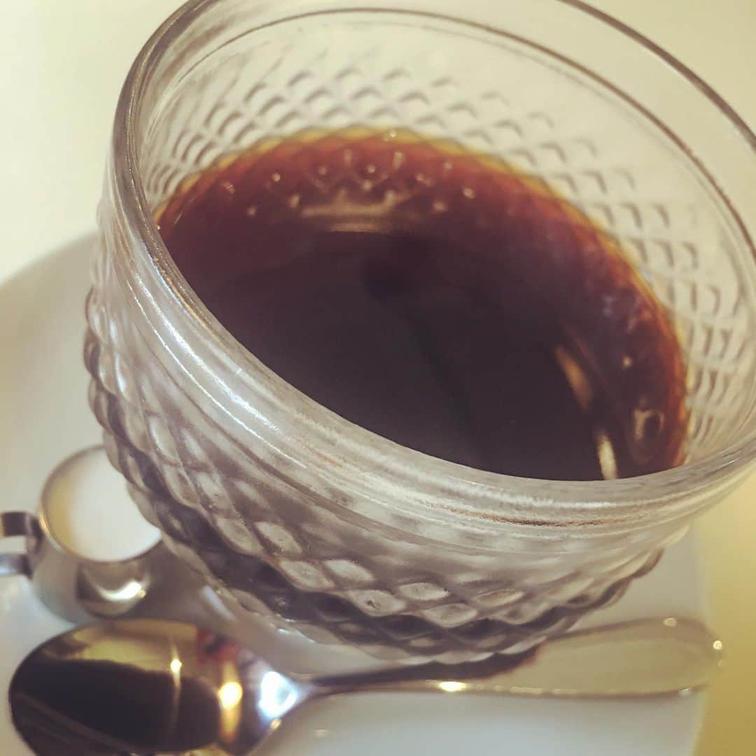 宮田麺児のインスタグラム：「魅惑のコーヒーゼリー  #塊タイプ#コーヒーゼリー#デザート#えんとつ町のプペル」