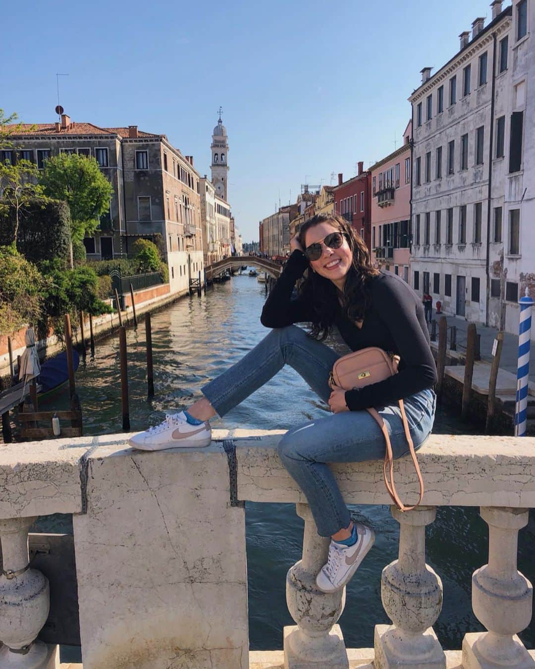 ロレイン・マクナマラのインスタグラム：「Wishing this is where I could spend this weekend...🥰」