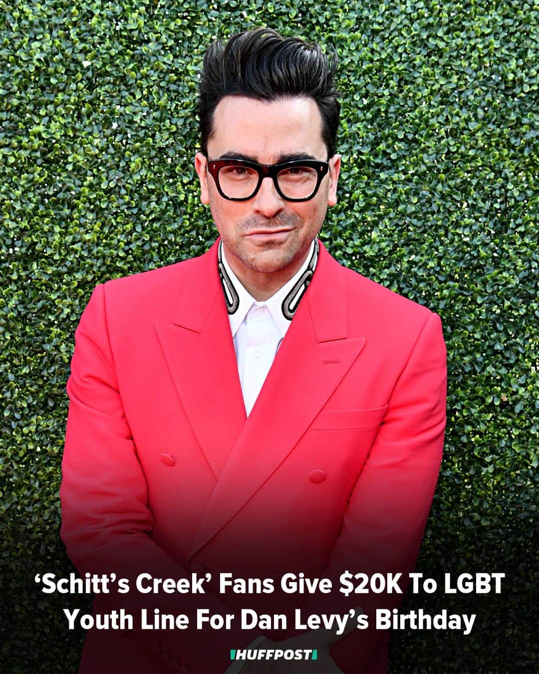 Huffington Postさんのインスタグラム写真 - (Huffington PostInstagram)「Yay, David! Yay! 💕  Fans of the massively popular comedy “Schitt’s Creek” have raised more than $20,000 for a LGBTQ youth support group in honor of co-creator Dan Levy’s birthday. The actor posted about the fundraiser for Ontario’s LGBT Youth Line on his social media channels, and fans delivered. Levy thanked the donors in a video: “You are changing lives, you are saving lives and you are helping young people in crisis.... I can’t thank you enough for your empathy and your generosity.” 🌈 Beautiful. // 📷: Getty Images」8月17日 3時20分 - huffpost