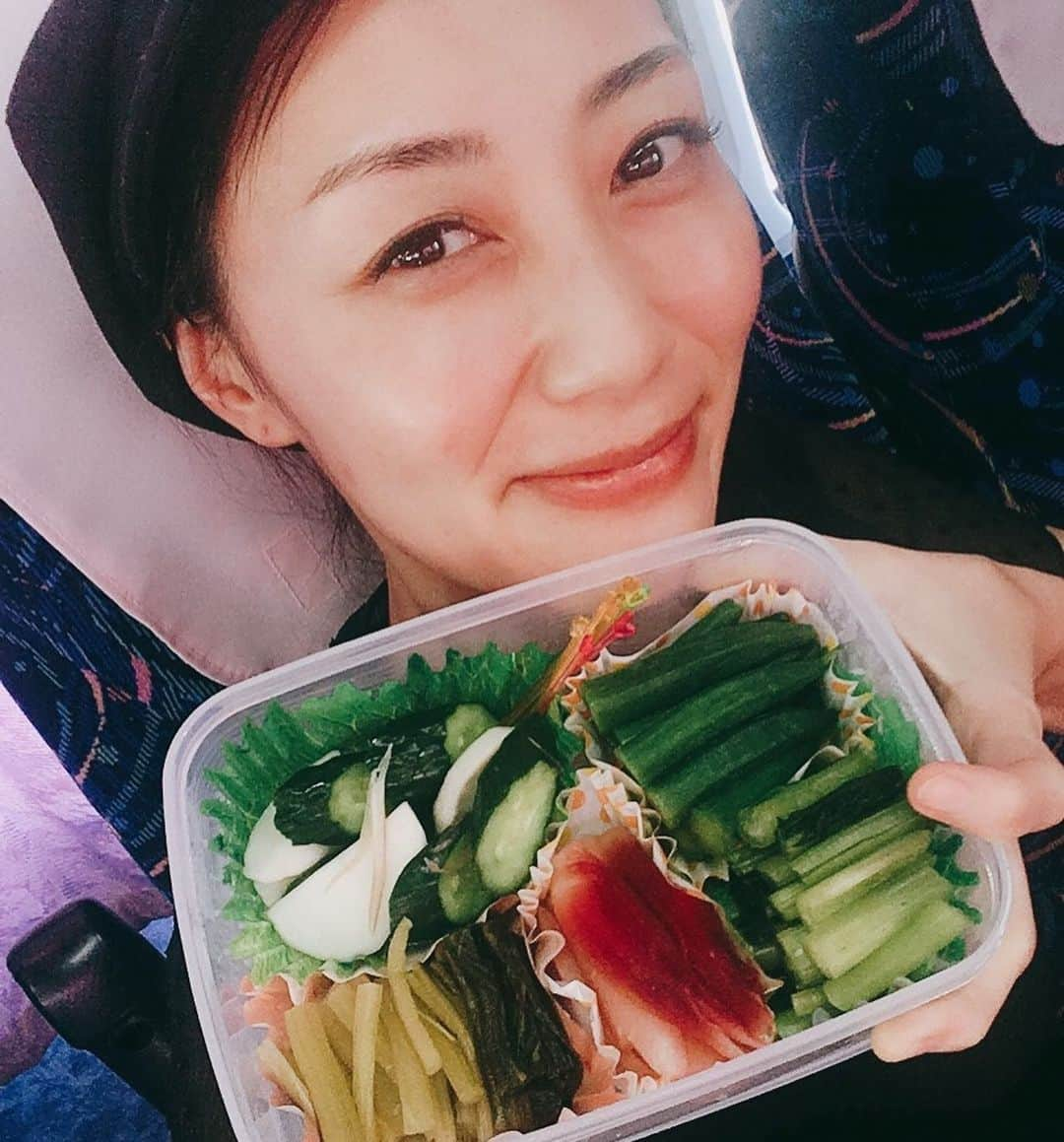 大湯みほさんのインスタグラム写真 - (大湯みほInstagram)「……… 連載コラム🍴 🍃マルコメ 発酵美食🍃 『大湯みほの ぬか漬けロマン』 ・ https://www.marukome.co.jp/marukome_omiso/hakkoubishoku/20190801/11529/ ・ 記事公開しております＾＾今回は…前回、初の試み✨JAむさし× 発酵美人✨ぬか漬けイベントのレポートとなっております＾＾マルコメ発酵美食で、ご紹介させていただいた過去の🍆ぬか漬けアレンジレシピ🥕を実際に1日限定で皆さまにご提供させて頂きましたので…是非その様子をチェックしてみて下さいね！ ・ 暑い夏☀️ビタミン・ミネラルたっぷりのぬか漬け✨で乗り切りましょう🤗 ・ #マルコメ #発酵美食 #ぬか漬けロマン #ぬか漬け #糠漬け  #ぬか漬けアレンジレシピ  #発酵 #腸内環境 #植物性乳酸菌 #夏バテ防止 #免疫力アップ  #腸活レシピ　#菌活生活  #ぬか漬けマイスター #大湯みほ」8月17日 3時41分 - nukazukemiho0320