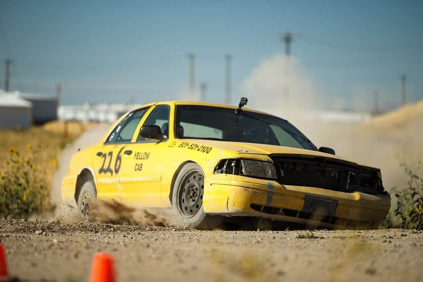 ケン・ブロックさんのインスタグラム写真 - (ケン・ブロックInstagram)「Rallycross is a lot of fun, but it’s also expensive. $500 Crown Vic rallycross is ALSO a lot of fun, and it’s less expensive. But the action is still similar and the damage is still the same. Ha. Hit the link in my bio to catch these in action and see who won in a race between myself, @Arpin00 and @mister_zachary. #CrownVicCarnage」8月17日 3時50分 - kblock43