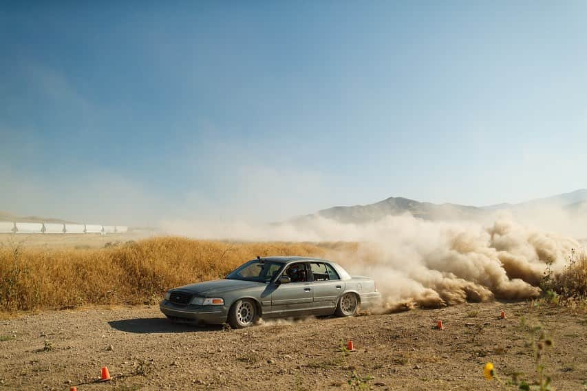 ケン・ブロックさんのインスタグラム写真 - (ケン・ブロックInstagram)「Rallycross is a lot of fun, but it’s also expensive. $500 Crown Vic rallycross is ALSO a lot of fun, and it’s less expensive. But the action is still similar and the damage is still the same. Ha. Hit the link in my bio to catch these in action and see who won in a race between myself, @Arpin00 and @mister_zachary. #CrownVicCarnage」8月17日 3時50分 - kblock43