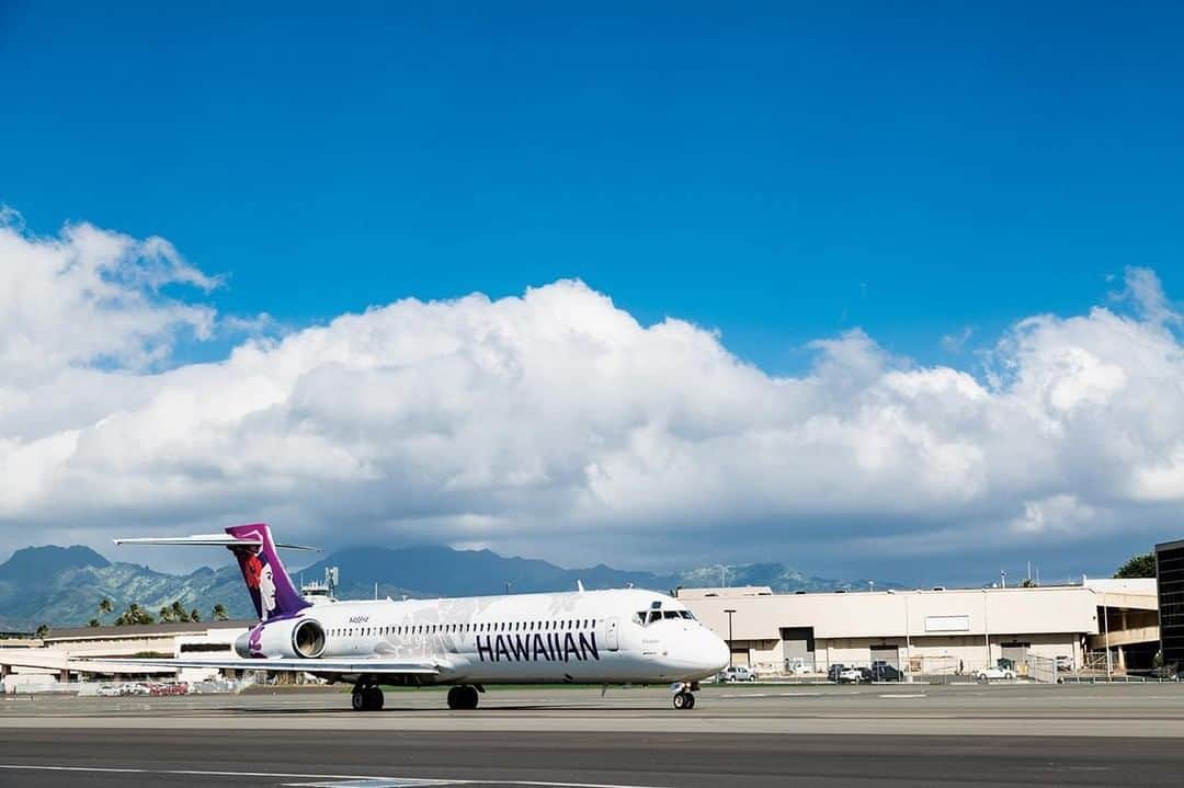 ハワイアン航空さんのインスタグラム写真 - (ハワイアン航空Instagram)「It's finally Friday and we're ready for takeoff ✈️ Anyone flying this weekend?」8月17日 4時00分 - hawaiianairlines