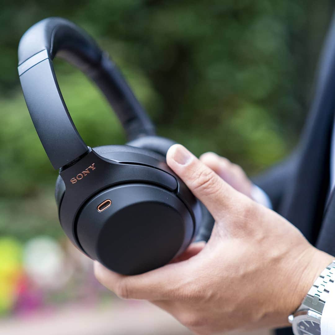 sonyさんのインスタグラム写真 - (sonyInstagram)「For travel. For life. (The WH-1000XM3 Noise Cancelling Headphones with adaptive sound control.) #SonyAudio via @nelson_yong」8月17日 4時02分 - sonyelectronics