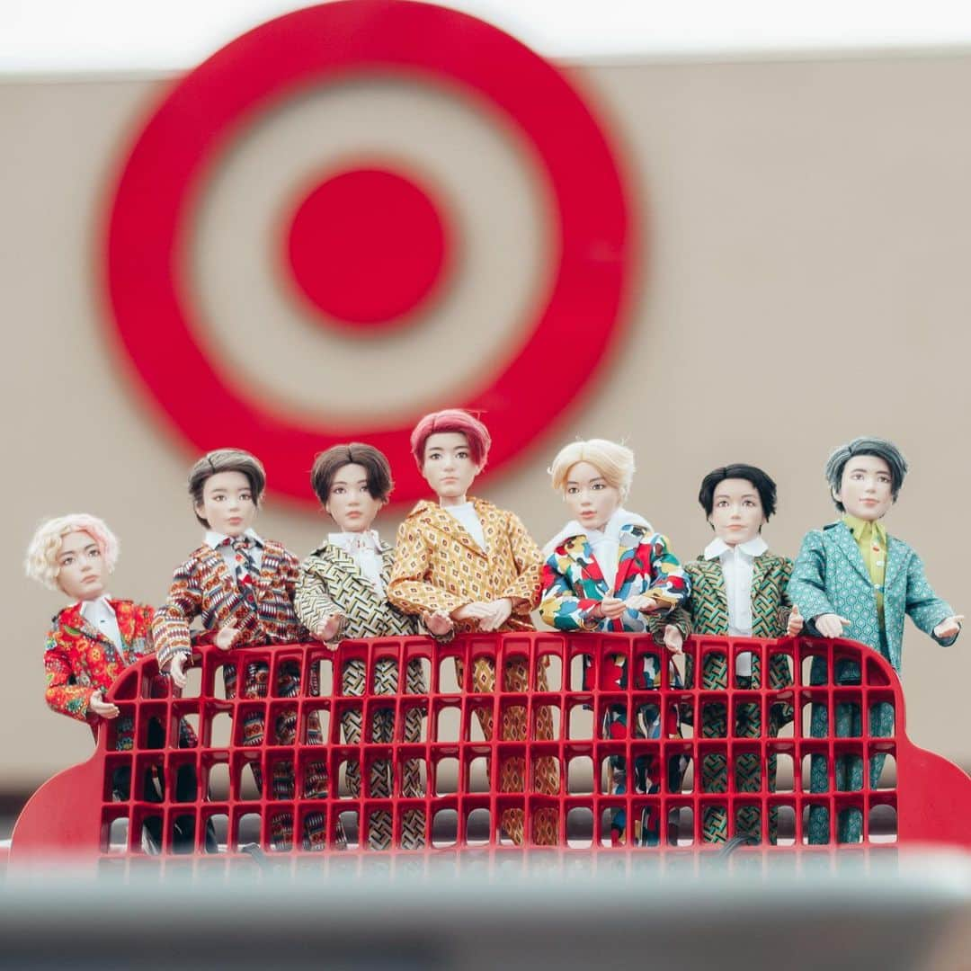 Targetさんのインスタグラム写真 - (TargetInstagram)「The ultimate #TargetRun squad! BTS Dolls available in store. 💜 #BTSxMattel @Mattel @bts.bighitofficial」8月17日 4時16分 - target