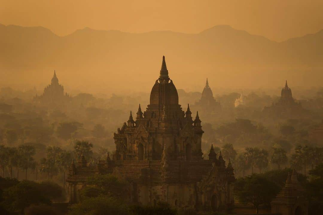 Michael Yamashitaさんのインスタグラム写真 - (Michael YamashitaInstagram)「Bagan's vast plain of Pagodas - Marco Polo described them as "Temples of gold" when he visited here more than 700 years ago.  #Myanmar #Bagan #pagoda」8月17日 4時32分 - yamashitaphoto