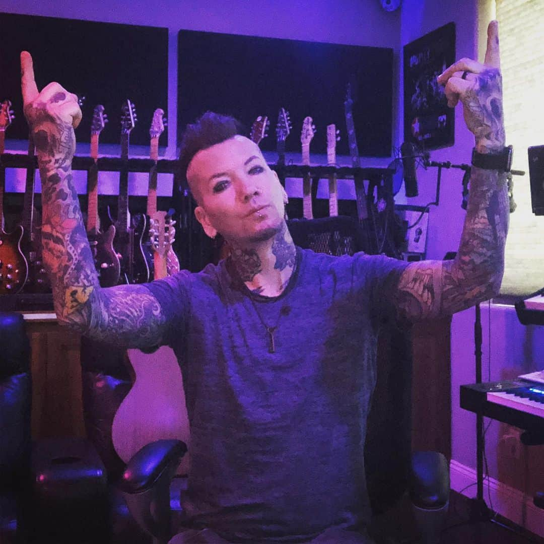 DJアシュバさんのインスタグラム写真 - (DJアシュバInstagram)「Happy Friday Everyone!!! 🦇 #Conquertheworld」8月17日 4時48分 - ashba