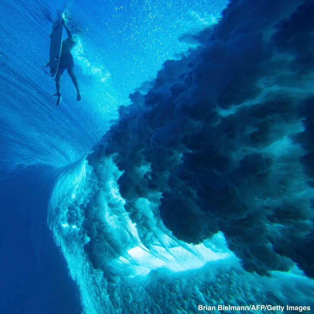 ABC Newsさんのインスタグラム写真 - (ABC NewsInstagram)「Breathtaking underwater shots capture surfers training for pro trials in Tahiti. http://abcn.ws/2AMTzXJ #surfer #surfing #ocean #photographer」8月17日 4時51分 - abcnews