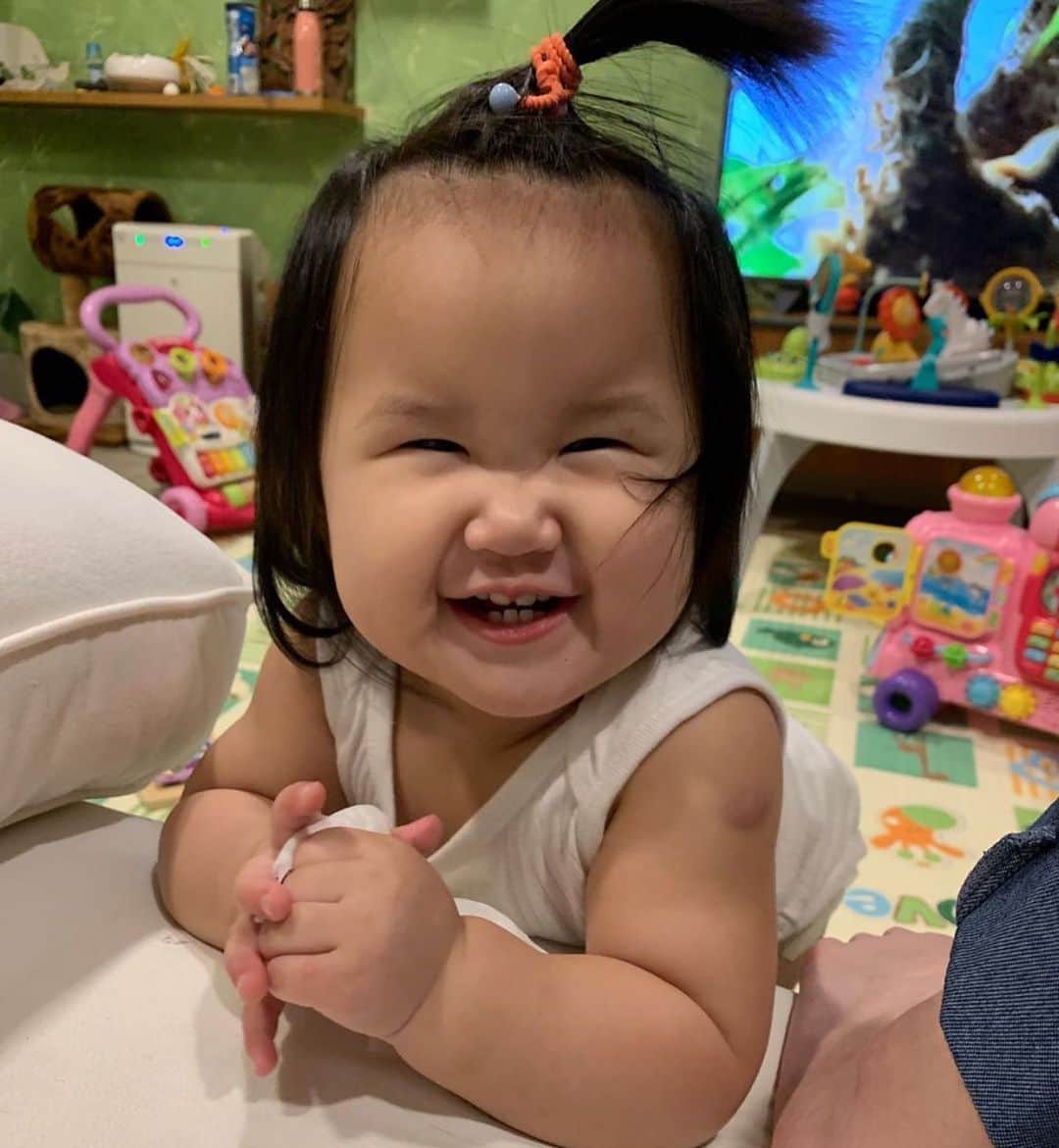 のインスタグラム：「I can hardly wait to meet my great niece Amelia this Christmas! 😍😫♥️🥰💕🤗 #ChristmasCantComeSoonEnough 🌲 #GreatNeice #Precious #CutestLittleNugget」