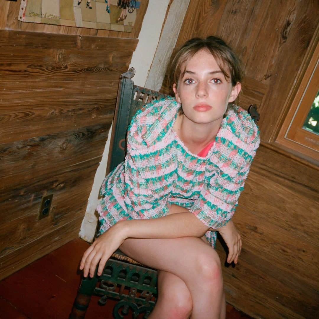 Vogueさんのインスタグラム写真 - (VogueInstagram)「If these two breakout roles weren’t enough to make for a massive summer, @maya_hawke just introduced fans to her musical stylings, releasing two dreamy, romantic folk songs. Tap the link in our bio to listen. Photo by @mastergia」8月17日 5時00分 - voguemagazine