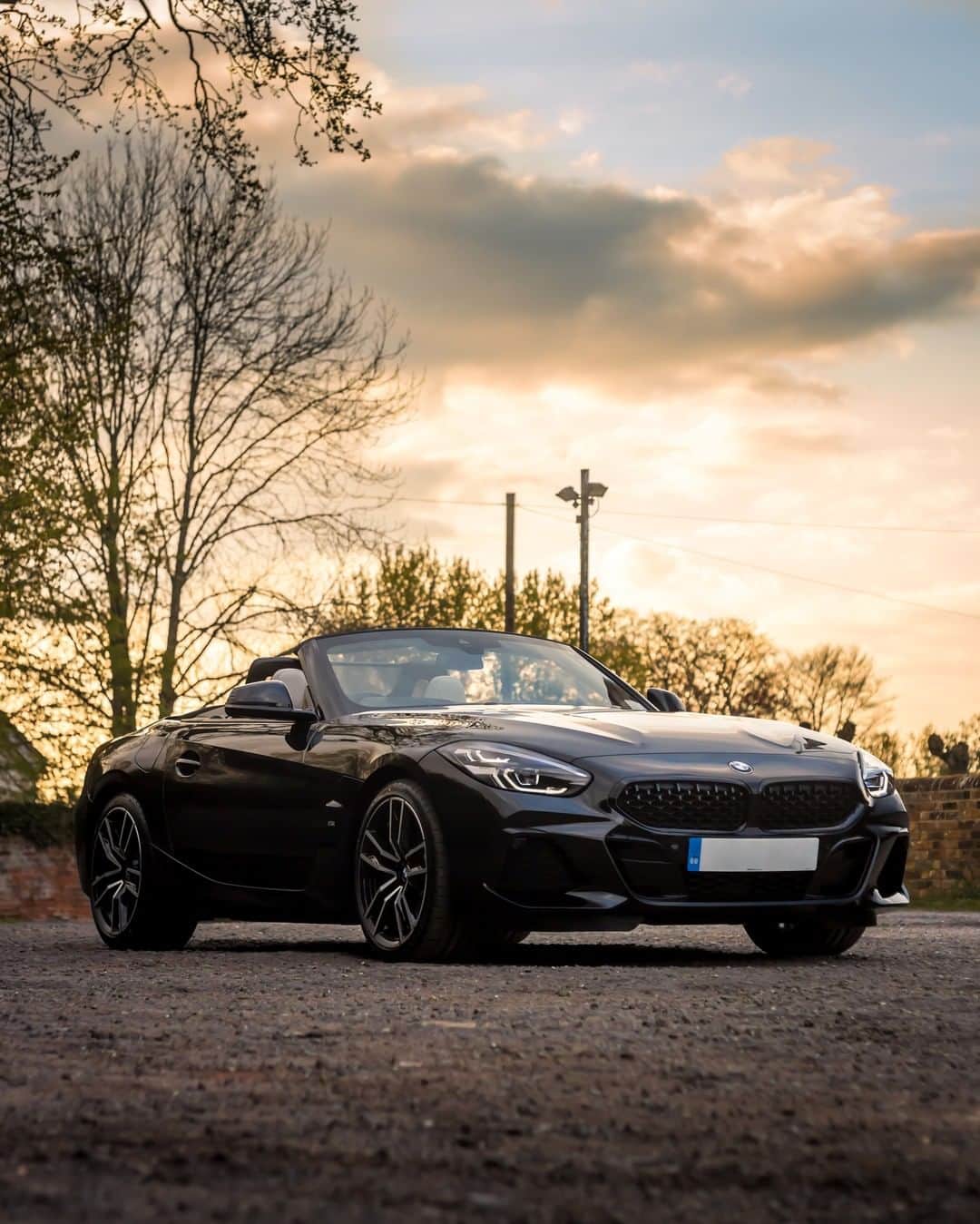 BMWのインスタグラム：「Where would you spend a perfect summer night together? The BMW Z4. #TheZ4 #BMW #Z4 #BMWrepost @guy_in_the_bmw」
