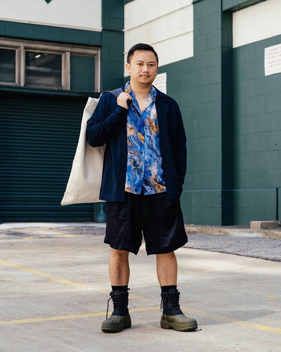 HYPEBEASTさんのインスタグラム写真 - (HYPEBEASTInstagram)「@hypebeaststyle: In our latest #streetsnaps, we connected with famed street style photographer and Creative Director of @deveauxnewyork, @tommyton. Click the link in bio for the full feature. Photo: Eddie Lee/HYPEBEAST」8月17日 5時09分 - hypebeast