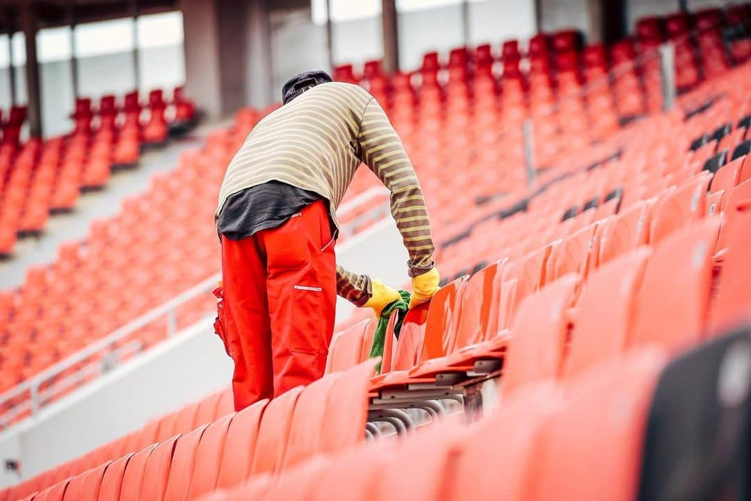 バイエル・レバークーゼンさんのインスタグラム写真 - (バイエル・レバークーゼンInstagram)「🏟 Heimat! ⚫️🔴🔥 Everything is perfectly prepared for a fantastic evening. Saturday 15:30 CET 😍 #hyped #bundesliga #b04scp #StärkeBayer #BayArena #heimat」8月17日 5時16分 - bayer04fussball