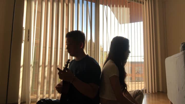のインスタグラム：「“Can’t Help Falling In Love (Elvis Presley)” Improv cover -Feat. @leendadong from Leenda D Productions🙌🙌😊 Thanks for collaborating with me! Go check her videos on YouTube too:-)) 即興コラボ、最高に楽しかったです！リンダさんのYouTubeチャンネルも是非ご覧下さい🖥🔥 ： ： #Ukulele #Cover #ウクレレ #カバー #ElvisPresley #エルビスプレスリー #canthelpfallinginlove #LeendaDProductions」