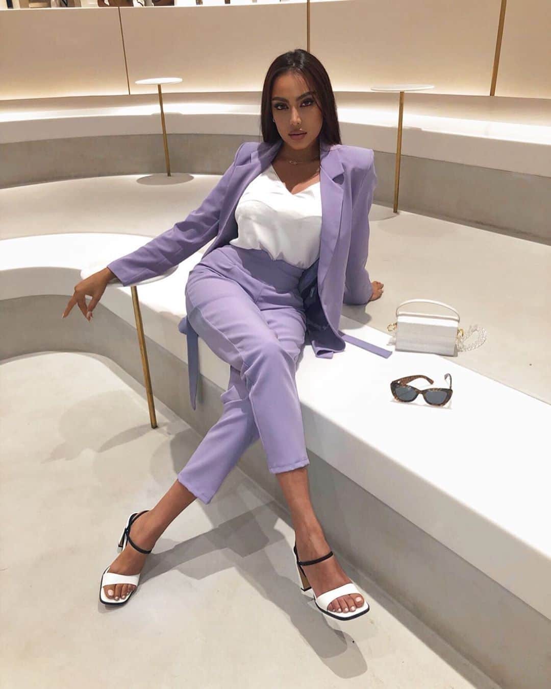 ASOSさんのインスタグラム写真 - (ASOSInstagram)「All dressed up with places to go 💜 📸 @falmomen 🔎 ASOS DESIGN Natural slingback block heeled sandals in white (1442031) Boohoo tailored blazer & trousers co-ord in lilac (1541716, 1541717)」8月17日 5時25分 - asos