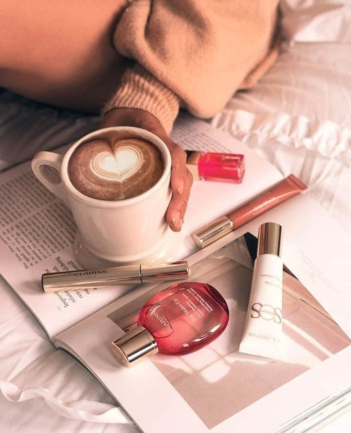 CLARINSさんのインスタグラム写真 - (CLARINSInstagram)「Daily essentials ✔️What can't you live without? 📷: @itsnotheritsme #ClarinsMakeup」8月17日 5時50分 - clarinsusa