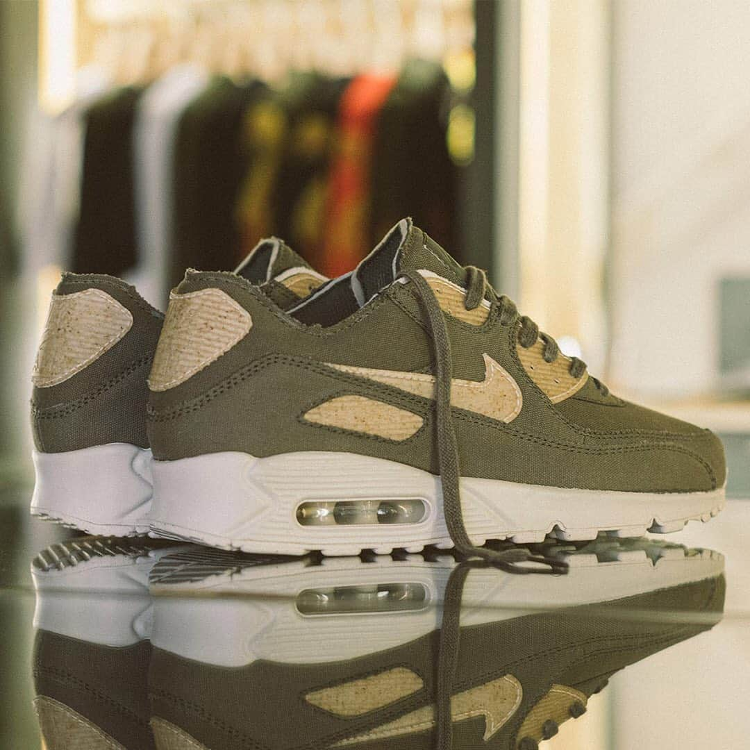 Freshnessさんのインスタグラム写真 - (FreshnessInstagram)「The @maharishi New York store gets a commemorative Air Max 90 that’s naturally dyed and extremely smooth. Hot or not? #freshnesskicks」8月17日 5時52分 - freshnessmag