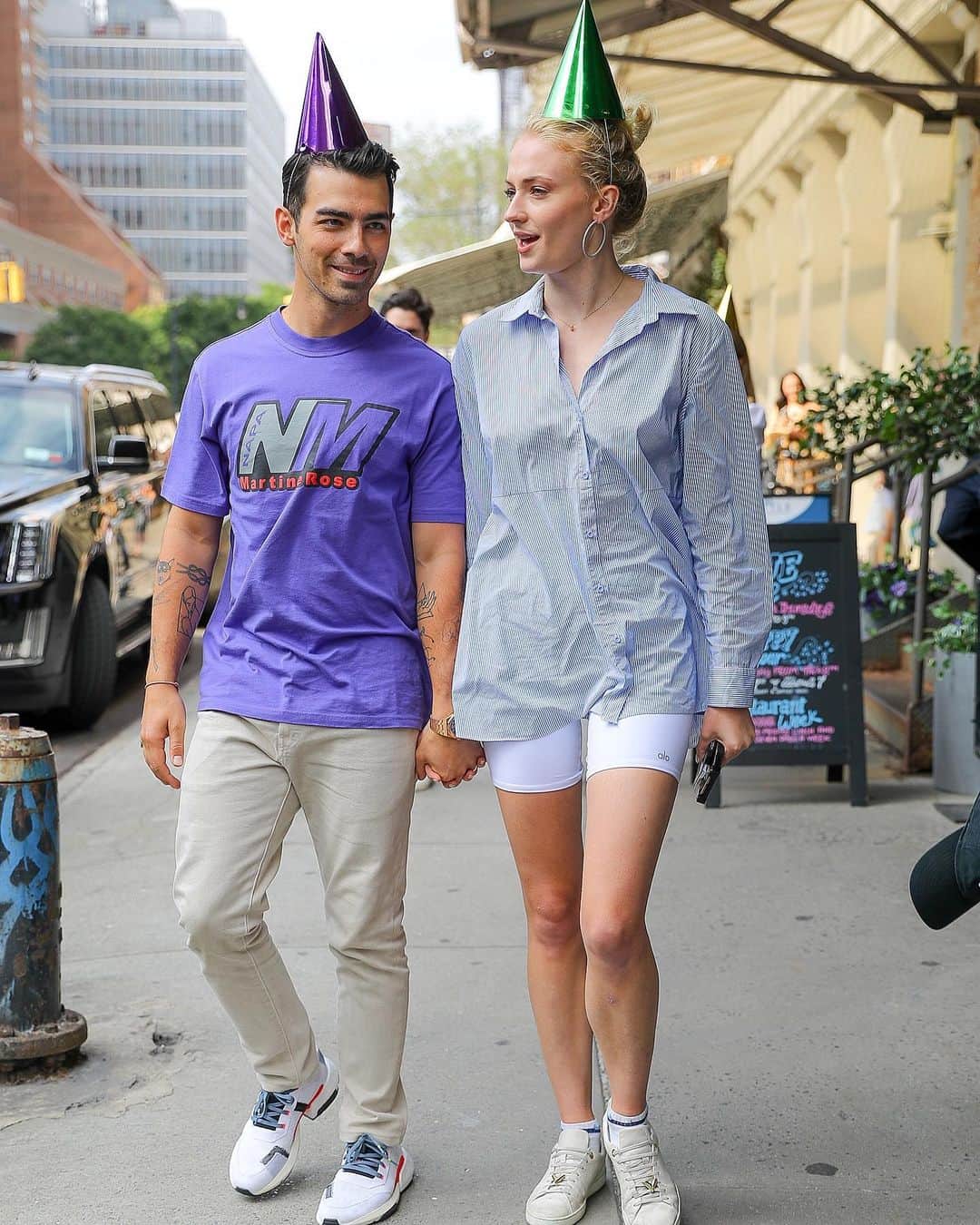 Just Jaredさんのインスタグラム写真 - (Just JaredInstagram)「@joejonas and @sophiet wore party hats at his birthday lunch on Friday afternoon in New York City! More fun pics on our site now. #JoeJonas #SophieTurner Photos: Splash」8月17日 6時02分 - justjared