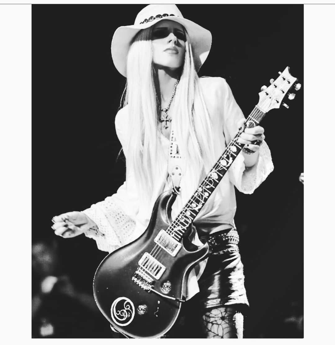 オリアンティさんのインスタグラム写真 - (オリアンティInstagram)「📸 @chris.ace.photography @prsguitars」8月17日 5時55分 - iamorianthi