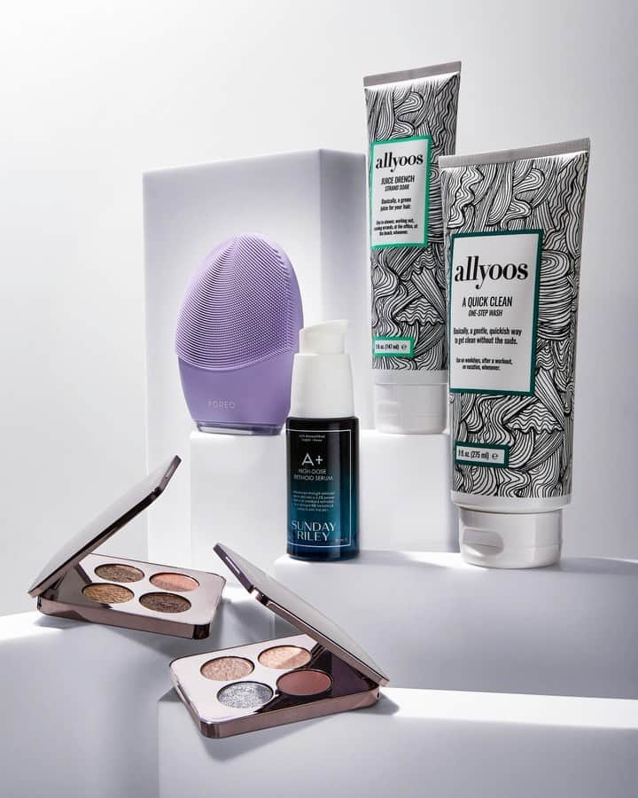 Saks Fifth Avenueのインスタグラム：「WANT, NEED, LOVE: Take your #FridayNightFilter to the next level with some of our current favorite #SaksBeauty finds from @sundayriley, @foreo, @roenbeauty and @allyoos. Link in bio.」
