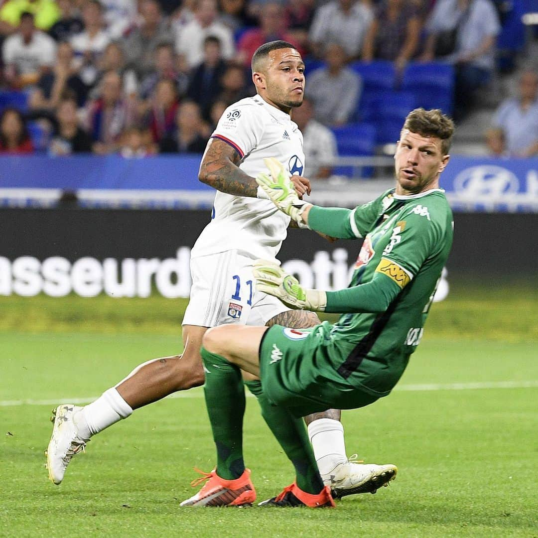 リーグ・アンさんのインスタグラム写真 - (リーグ・アンInstagram)「L’@ol envoie un grand message à la @ligue1conforama : il faudra compter sur lui cette saison 🔥 (6-0 vs Angers) ▫️ ▫️ #ligue1conforama #OLSCO #groupamastadium #lyon #depay #dembele #aouar #igerslyon #OL #olympiquelyonnais #angers」8月17日 6時26分 - ligue1ubereats